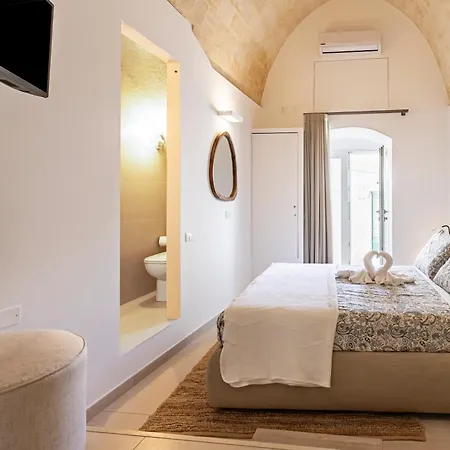 Guesthost - White Stones *