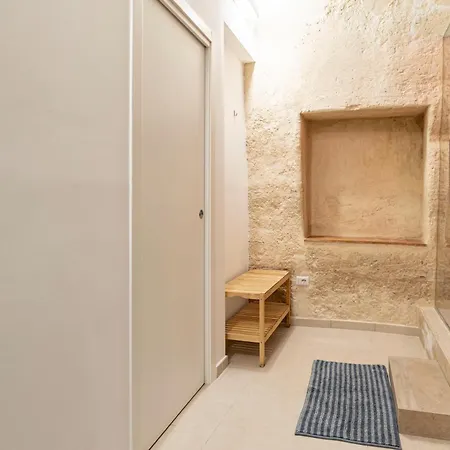 Guesthost - White Stones דירה *