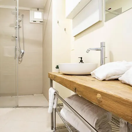 Guesthost - White Stones מטרה