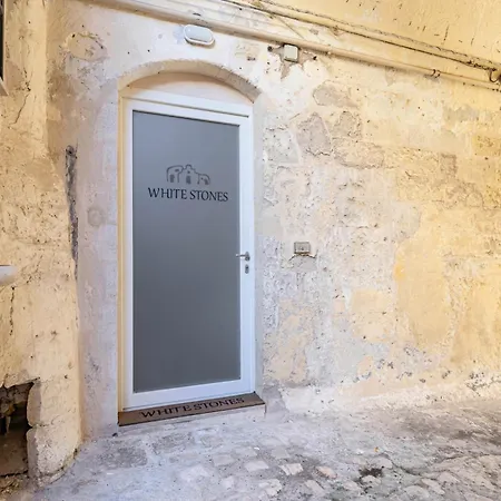 Guesthost - White Stones