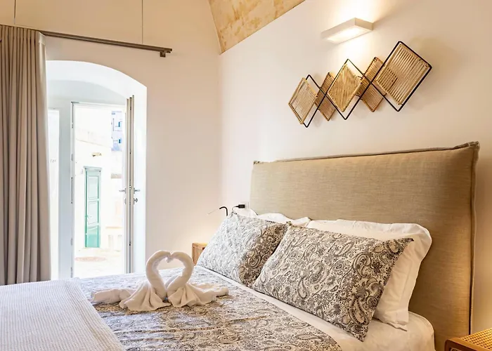 Guesthost - White Stones *