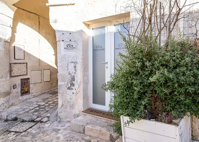 Guesthost - White Stones Apartment